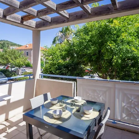 Les Jardins D'emilie Apartment