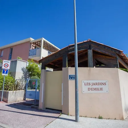 Les Jardins D'emilie Apartment *